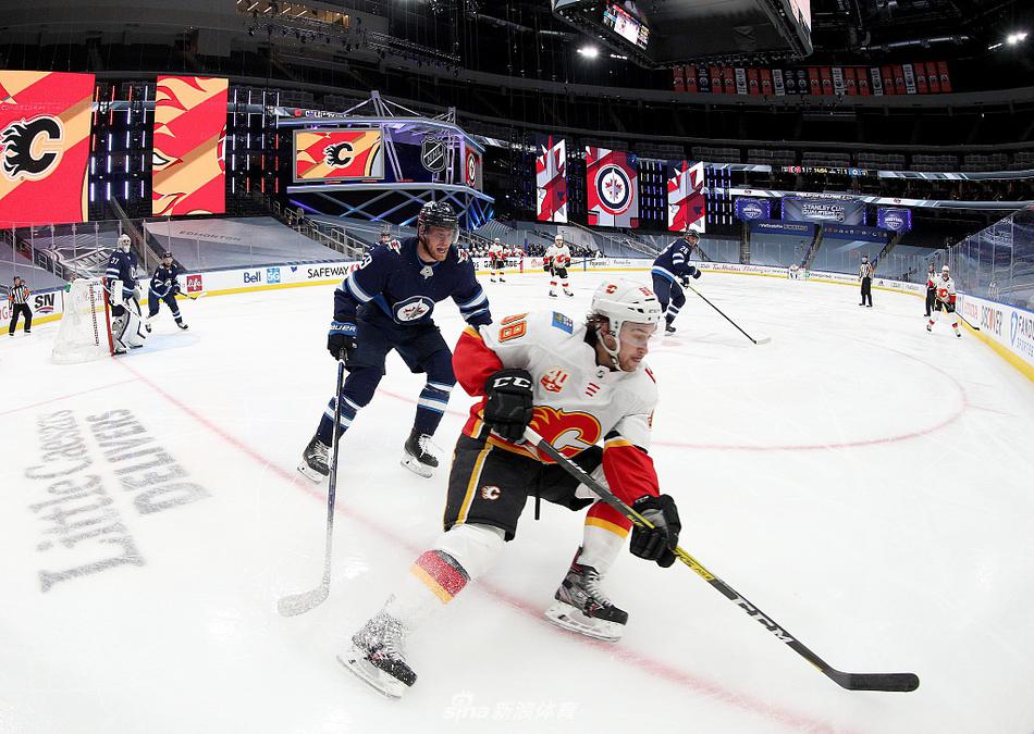 De indruk van elk team op het publiek aan het begin van de NHL-rematch